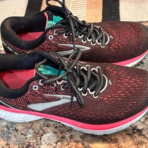Brooks Ghost 11 Women's Athletic Shoes - Black and Pink Womens 7.5